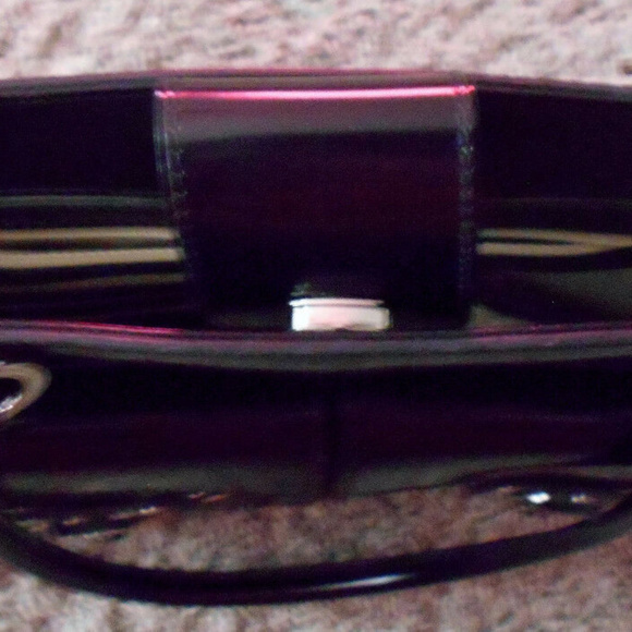 BCBGIRLS BLACK FAUX‎ LEATHER SHOULDER BAG - Picture 4 of 8